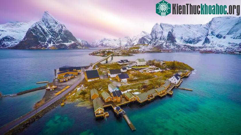 Toàn cảnh Sakrisøya, Na Uy