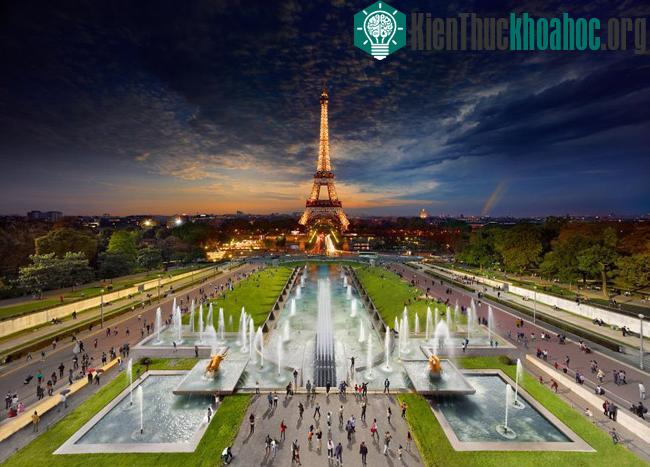 Ghi lại 24 giờ một ngày trôi qua trong 1 bức ảnh