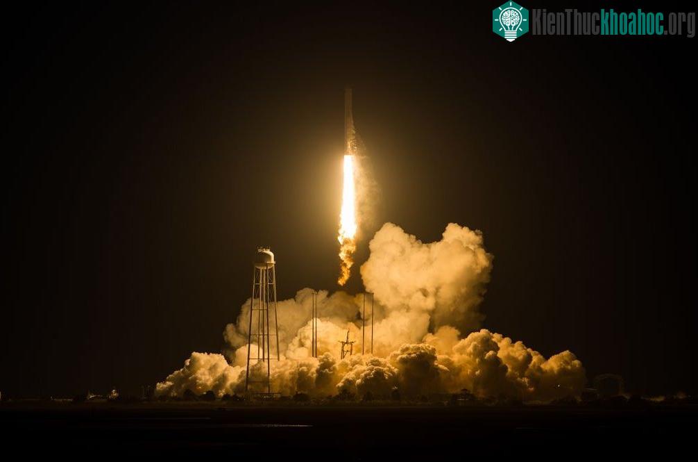 NASA phát hành ảnh ghi lại vụ nổ tên lửa Antares năm ngoái ảnh 4