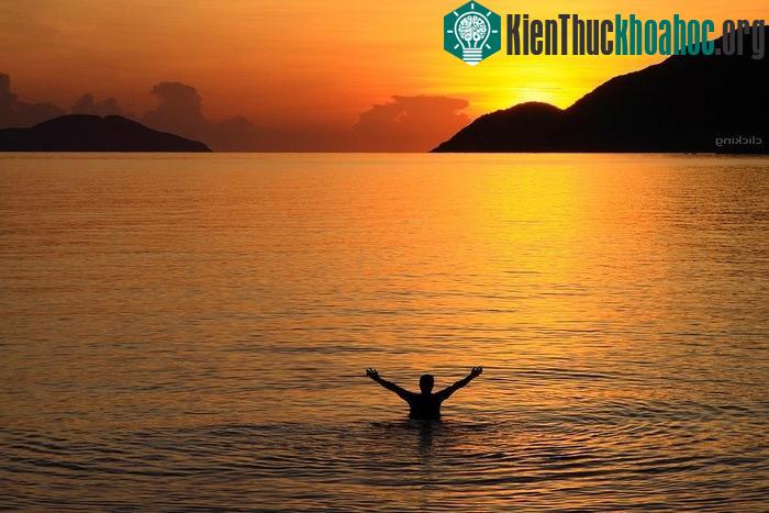 Khi ta dang tay ôm trọn bình minh vào lòng- (Ảnh: Dzung Viet Le)