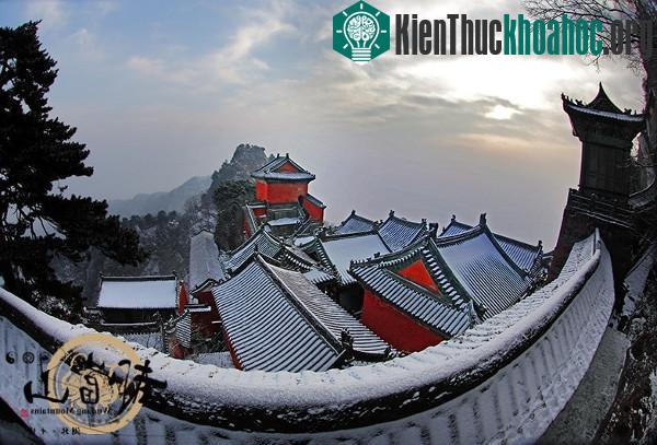Chùm ảnh tuyết rơi sớm, phủ trắng núi Võ Đang
