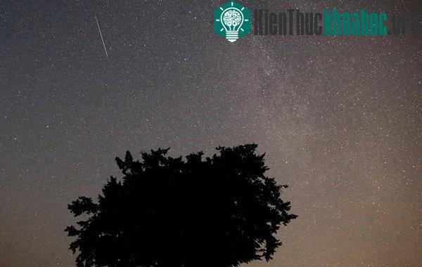 Chùm ảnh mưa sao băng Perseid lớn nhất năm 2015