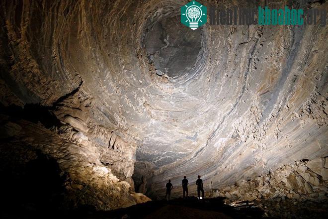 Ngắm thạch nhũ kỳ ảo khổng lồ ở hang Tiên