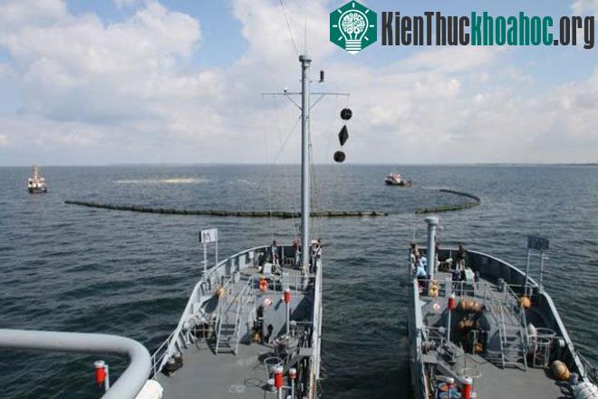 Mặc dù thuộc Hải quân Đức, con tàu được các thủy thủ dân sự điều khiển. (Ảnh: Gizmodo