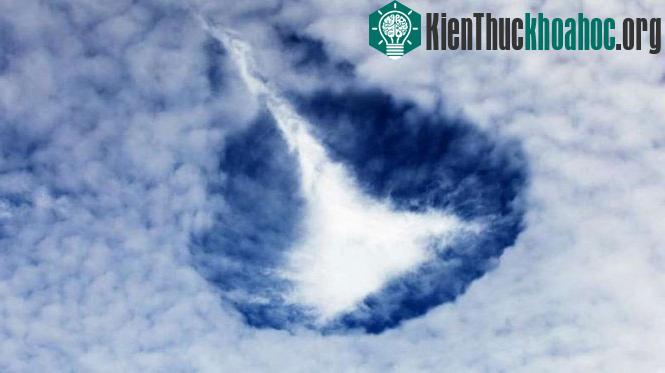 Lỗ mây (Fallstreak Hole) - (Ảnh: Alamy)