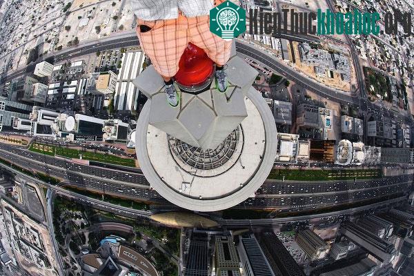 Góc nhìn khác của Remnev trong chuyến đi trên Princess Tower.