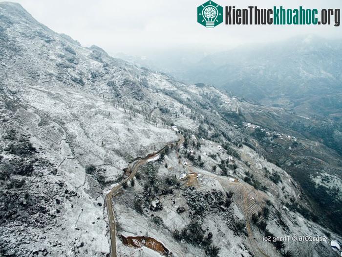Hơn 10.000 lượt khách du lịch đổ về đây để thưởng ngoạn tiết trời độc đáo nhất trong năm vào ngày 24/1.