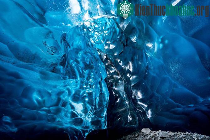 Thế giới siêu thực trong lòng sông băng