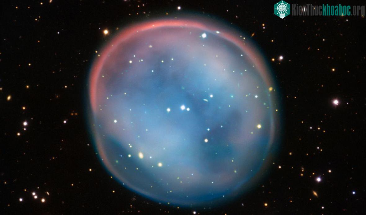 Tinh vân ESO 378-1, còn gọi là Southern Owl Nebula, là một quả cầu khí ion hóa rộng bằng 4 năm ánh sáng trong chòm sao Hydra, được Kính viễn vọng cỡ đại tại Đài quan sát phía nam châu Âu ESO, Chile...