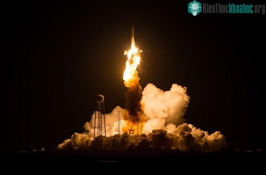 NASA phát hành ảnh ghi lại vụ nổ tên lửa Antares năm ngoái ảnh 5