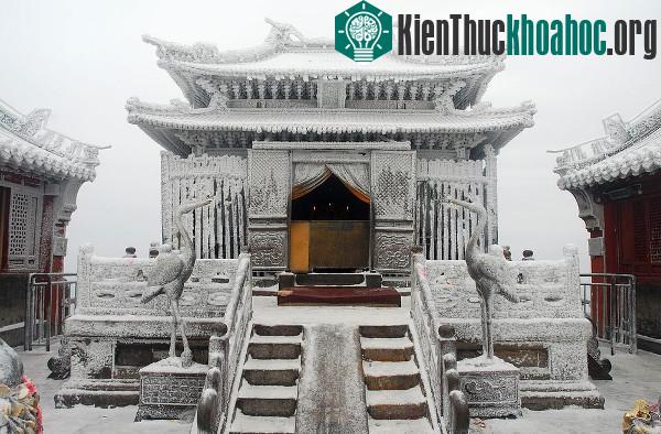 Chùm ảnh tuyết rơi sớm, phủ trắng núi Võ Đang