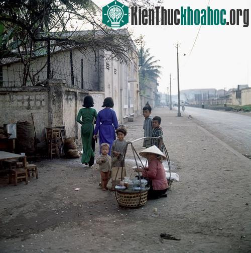 Chùm ảnh màu đăc sắc về trẻ em miền Nam, Trung trước 1975