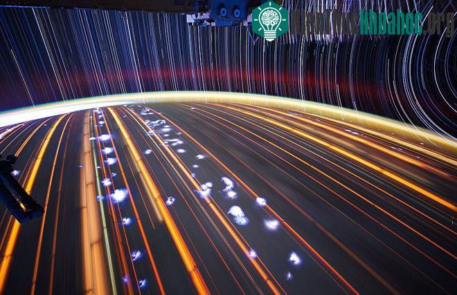 Phi hành gia trên ISS được yêu cầu chụp lại các hình ảnh Trái Đất và cảnh quan xung quanh, coi đây là một nguồn dữ liệu có thể phục vụ cho nghiên cứu khoa học.