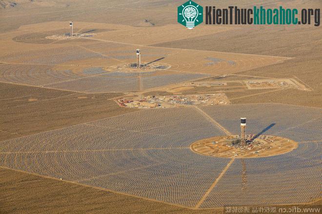 Toàn cảnh nhà máy điện mặt trời Ivanpah.
