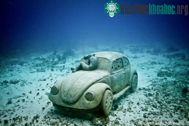 Một tác phẩm ấn tượng trong bảo tàng dưới nước Cancun. (Ảnh: Jason deCaires Taylor)