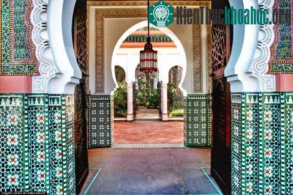 Phía trong một khách sạn ở Marrakesh-Tensift-El Haouz, Morocco.