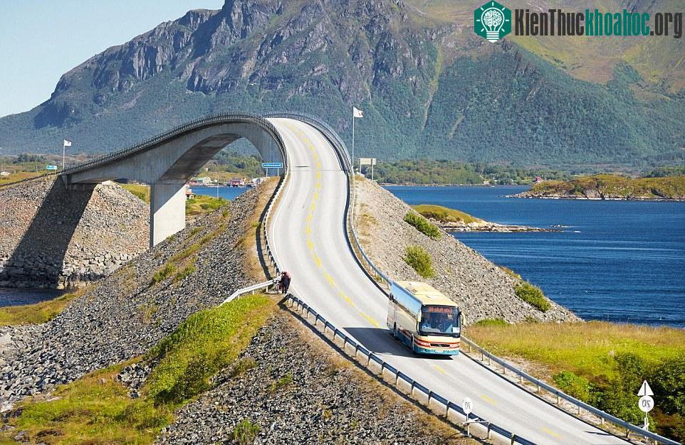 Storseisundet mang hình dáng ngoằn nghèo khác thường.