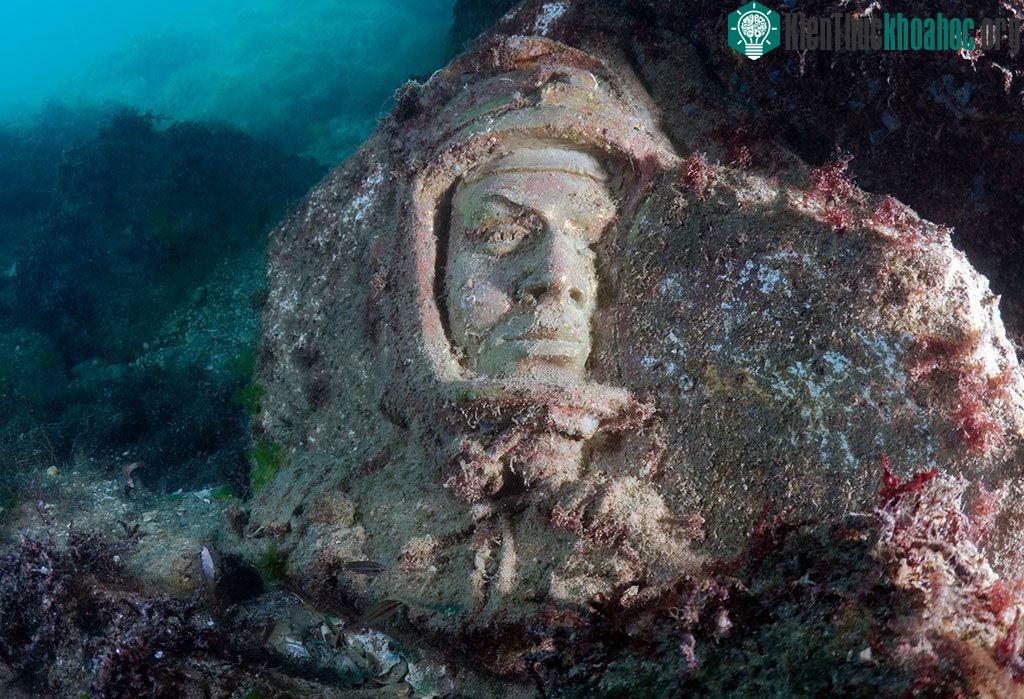 Bức tượng của Yuri Alekseyevich Gagarin.