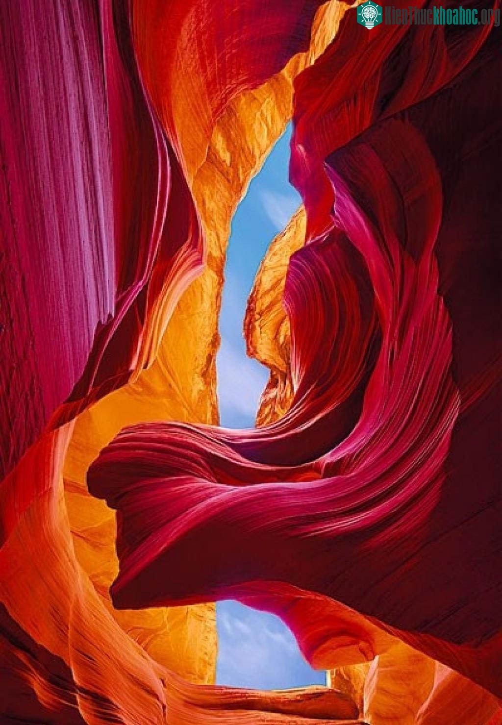 Hẻm núi Antelope hay hẻm núi Linh Dương (tiếng Anh: Antelope Canyon) là một hẻm núi được nhiều người tham quan và chụp ảnh nhất ở Tây Nam Hoa Kỳ