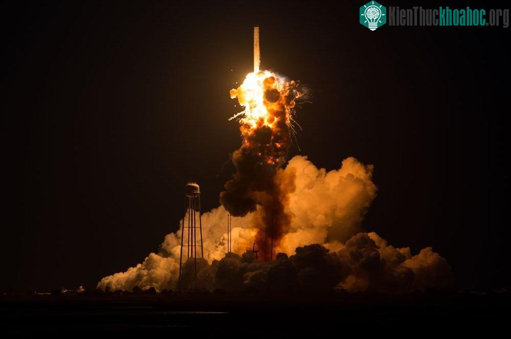NASA phát hành ảnh ghi lại vụ nổ tên lửa Antares năm ngoái ảnh 6