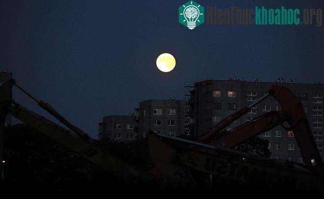 Ngắm siêu trăng đầu tiên của mùa thu 2015