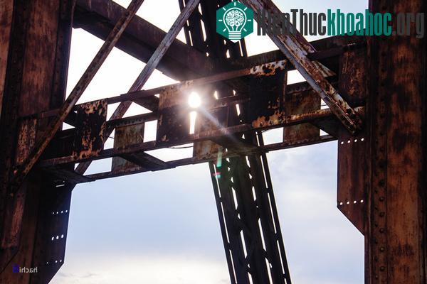 Dấu thời gian trên cầu Long Biên