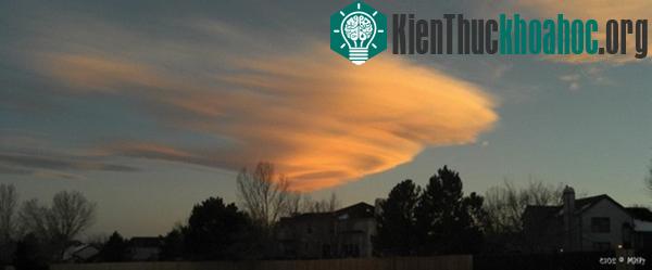 Kinh ngạc những đám mây có hình dáng giống UFO