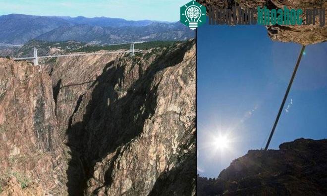 Cầu Royal Gorge, bang Colorado, Mỹ, là một trong những điểm du lịch hút khách nhất thế giới với hệ thống công viên vườn thú. Tuy nhiên, một ngọn núi lửa đã phá hủy một phần lớn công trình vào năm 2...