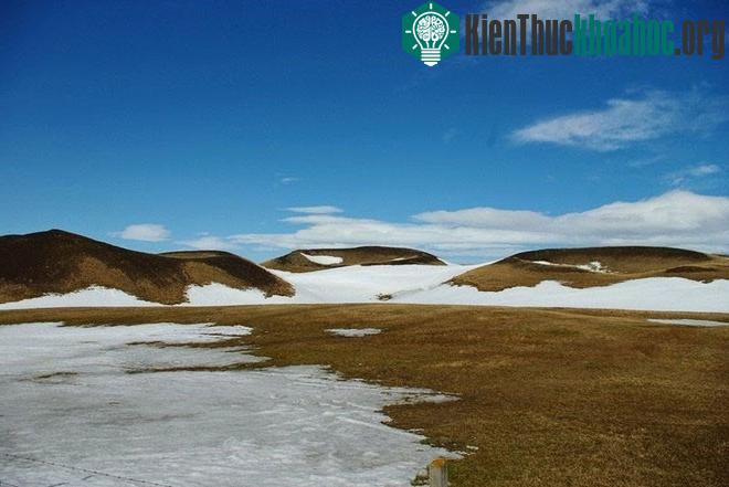 Pseudocraters Myvatn xuất hiện ở một số nhóm xung quanh hồ và như hòn đảo trong hồ.