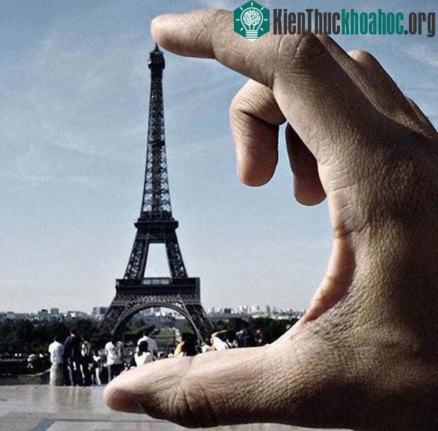 Tháp Eiffel thu nhỏ.