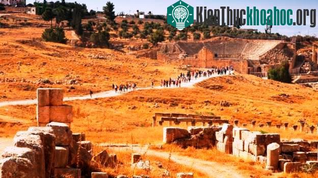 Mặc dù trời nắng nóng nhưng người dân ở Jordan thường xuyên có các hoạt động ngoài trời. (Ảnh: Getty Images)
