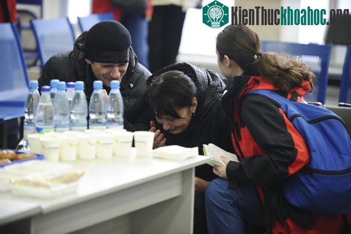 Tổng thống Nga Putin yêu cầu giới chức ưu tiên việc hỗ trợ người nhà nạn nhân. Các bác sĩ tâm lý đã được điều đến sân bay để an ủi thân nhân người thiệt mạng.