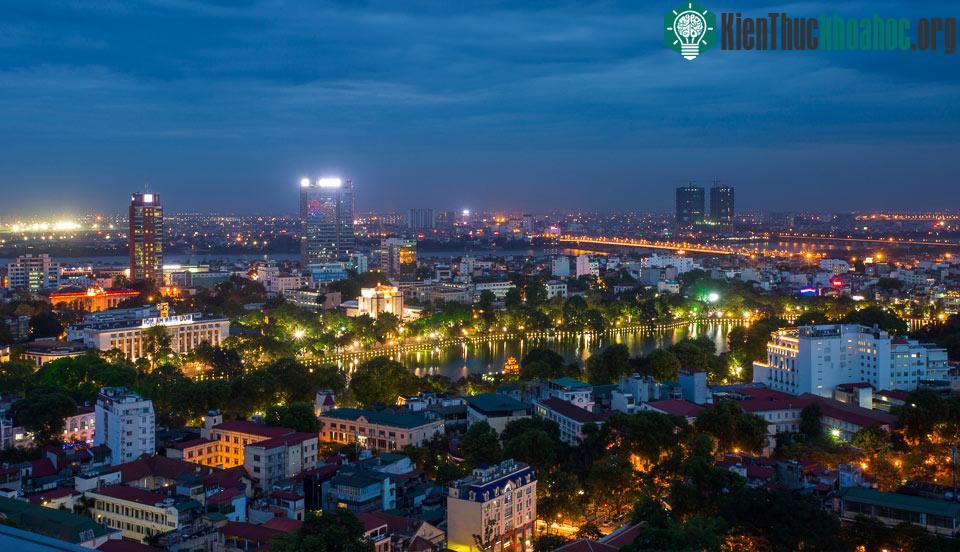 "Đêm hồ Gươm" của Lê Ngọc Huy.