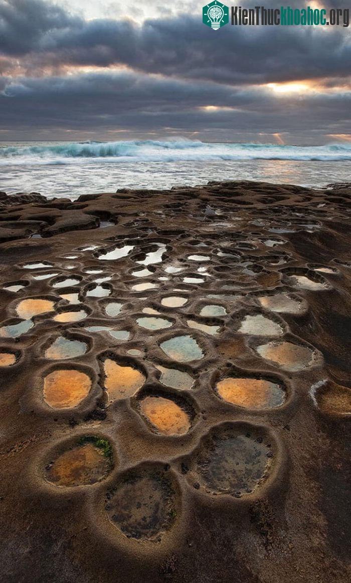 Bãi biển Coastal Potholes, như những ổ gà