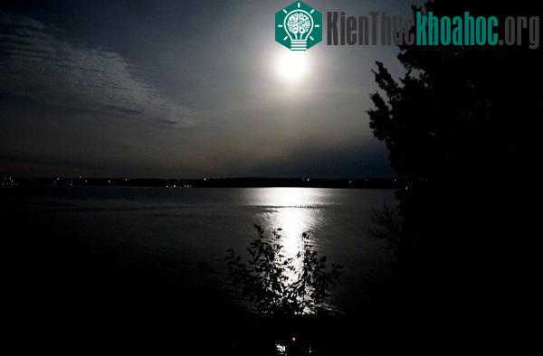 Chùm ảnh về siêu trăng cuối cùng của năm 2015 ảnh 8