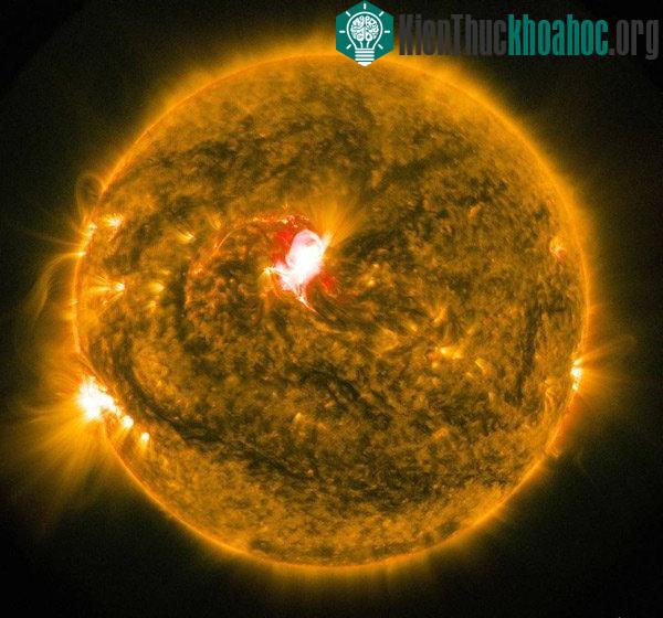 Những hình ảnh kinh ngạc về bão mặt trời