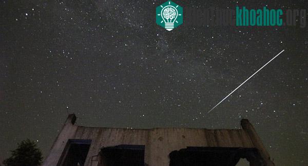 Chùm ảnh mưa sao băng Perseid lớn nhất năm 2015
