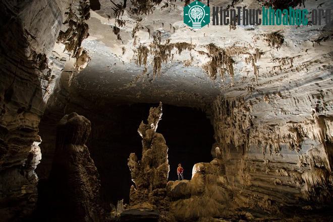 Ngắm thạch nhũ kỳ ảo khổng lồ ở hang Tiên