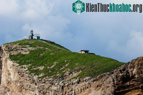 Đảo đá khổng lồ độc nhất vô nhị trên Biển Đông