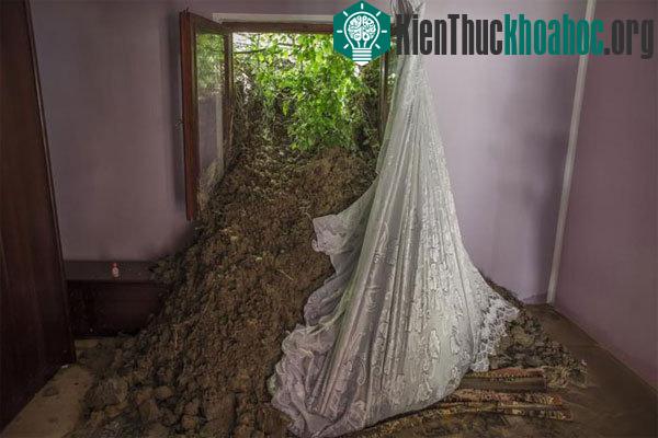 Hệ quả của hiện tượng sạt lở đất ở thị trấn Krupanj, Serbia, hôm 19/5.