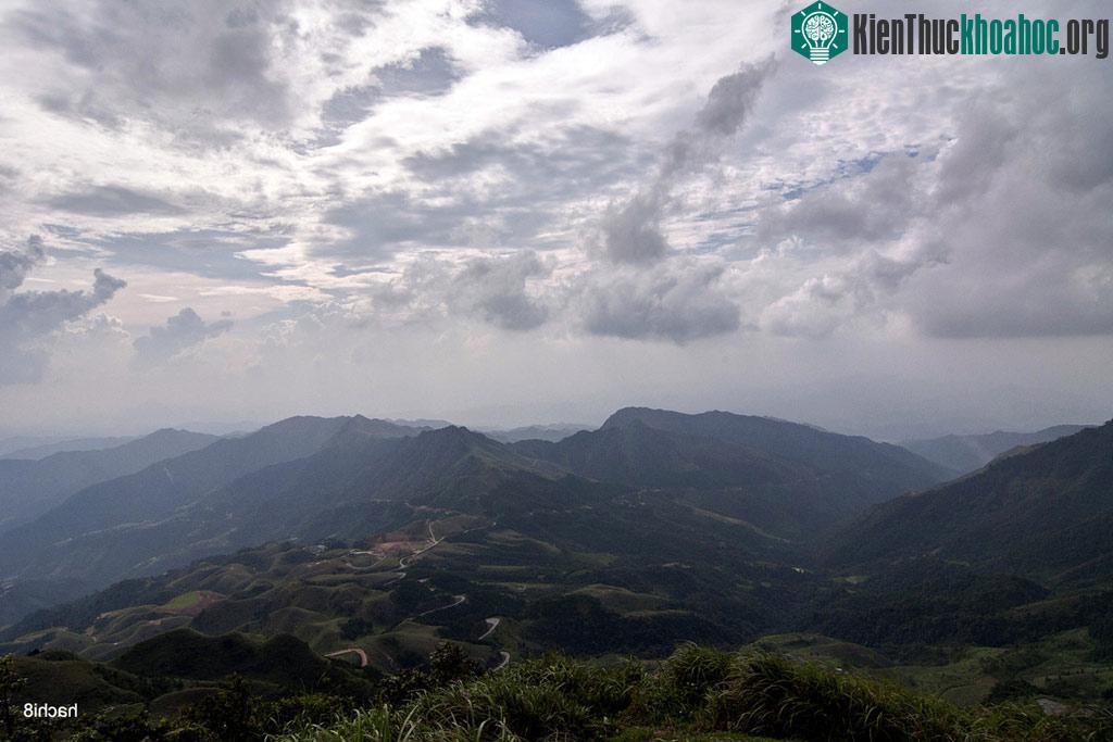 Nên đến Mẫu Sơn vào mùa hè, khí hậu mát mẻ nơi đây sẽ giúp bạn tránh được thời tiết oi bức. Đối với những bạn thích cái rét, sương mù mùa đông hay đơn giản là tò mò về băng tuyết thì hãy đến đây từ...