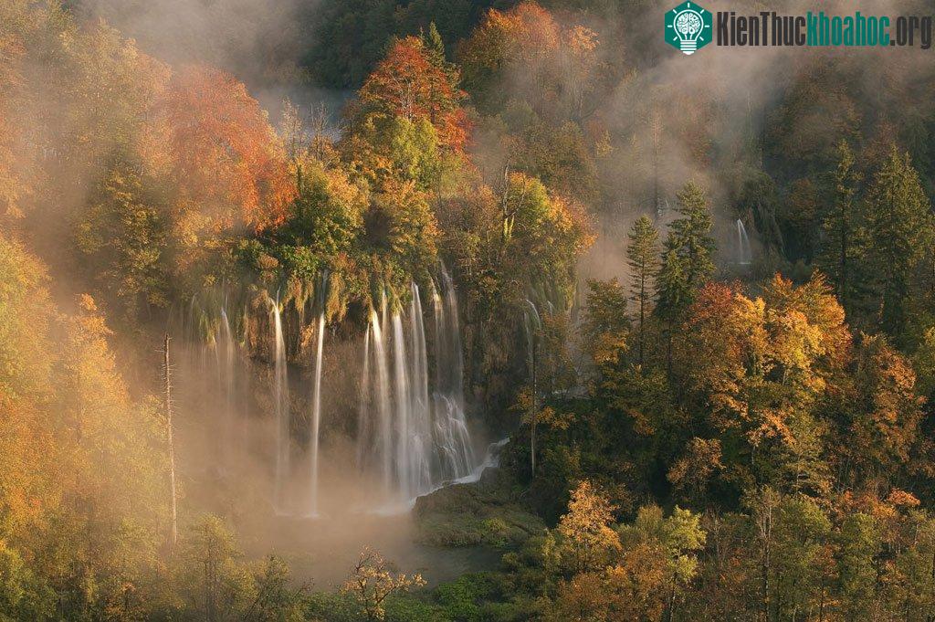 Thác nước tại hồ Plitvice, Plitvička Jezera, Croatia