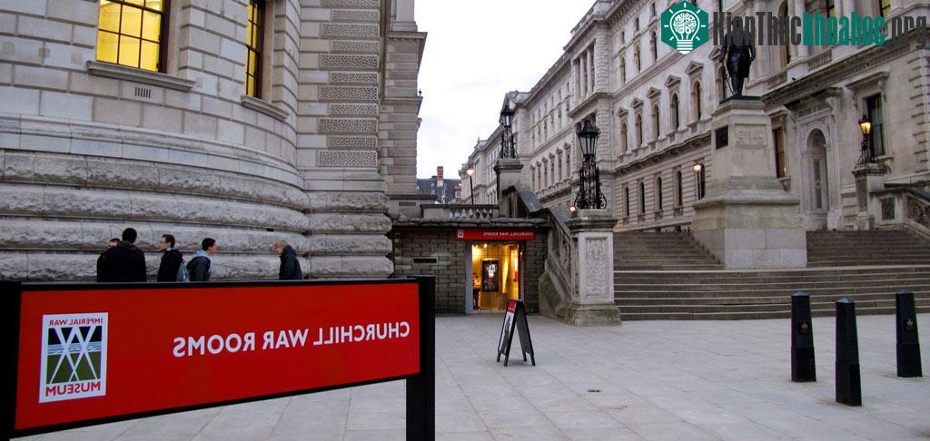 Boongke Cabinet War, London, Anh: Cố Tổng thống Churchill đã điều hành các chính trị gia từ Boongke này trong Thế chiến II, ở đây qua đêm khi các cố vấn cho rằng việc trở lại số 10 phố Downing là q...