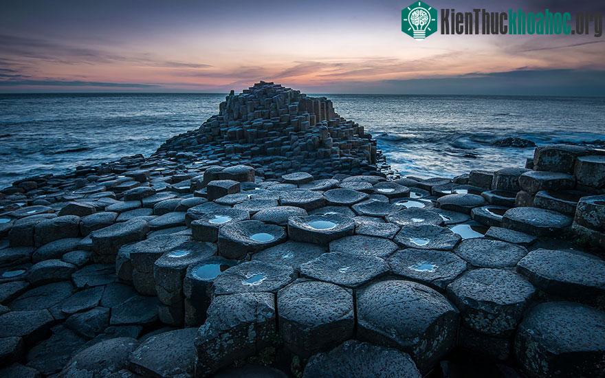 Ghềnh đá cổ Giants Causeway ở Bắc Ailen