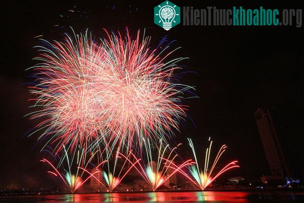 Đà Nẵng rực sáng lung linh trong đêm pháo hoa
