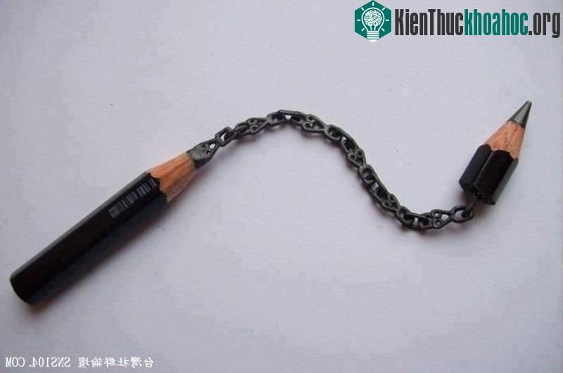 Sợi xích kỳ ảo và ấn tượng.