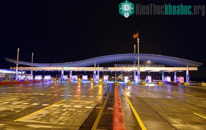 Ngắm cao tốc hiện đại nhất Việt Nam trước ngày thông xe