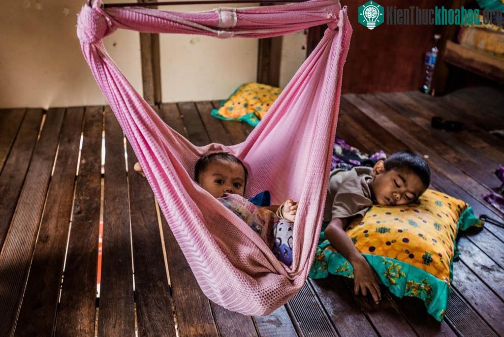 Hầu hết mọi người dân Bajau đều sinh ra, lớn lên và sống cả đời trong làng.
