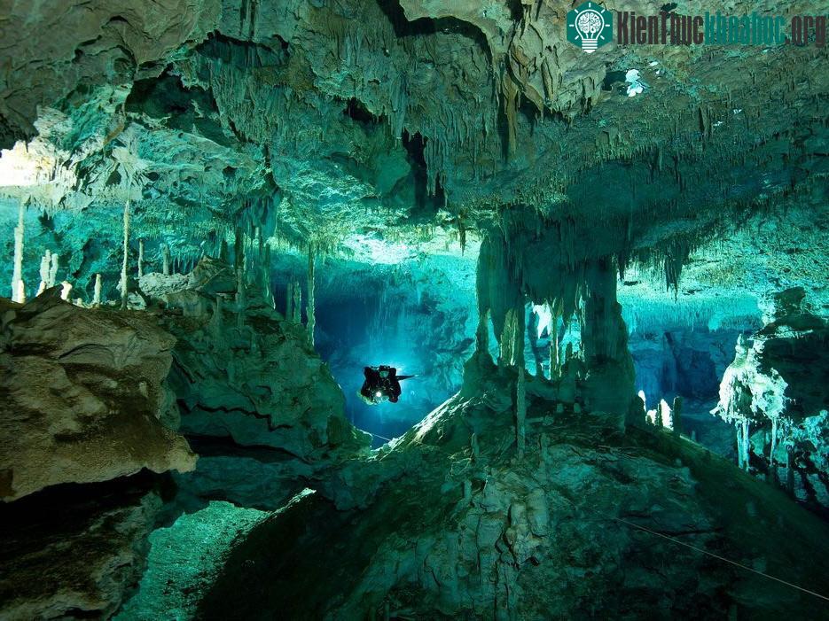 Dos Ojos, Tulum, Mexico: Đây là nơi lý tưởng cho các thợ lặn và du khách ưa cảm giác mạnh trong lòng hang đầy nhũ đá ngoạn mục.
