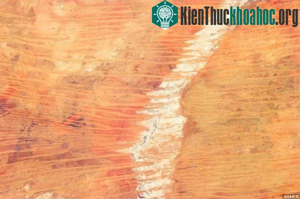 Các cồn cát ở Sa mạc Cát lớn của Australia ngày 25/3. (Ảnh chụp từ Trạm Không gian Quốc tế)